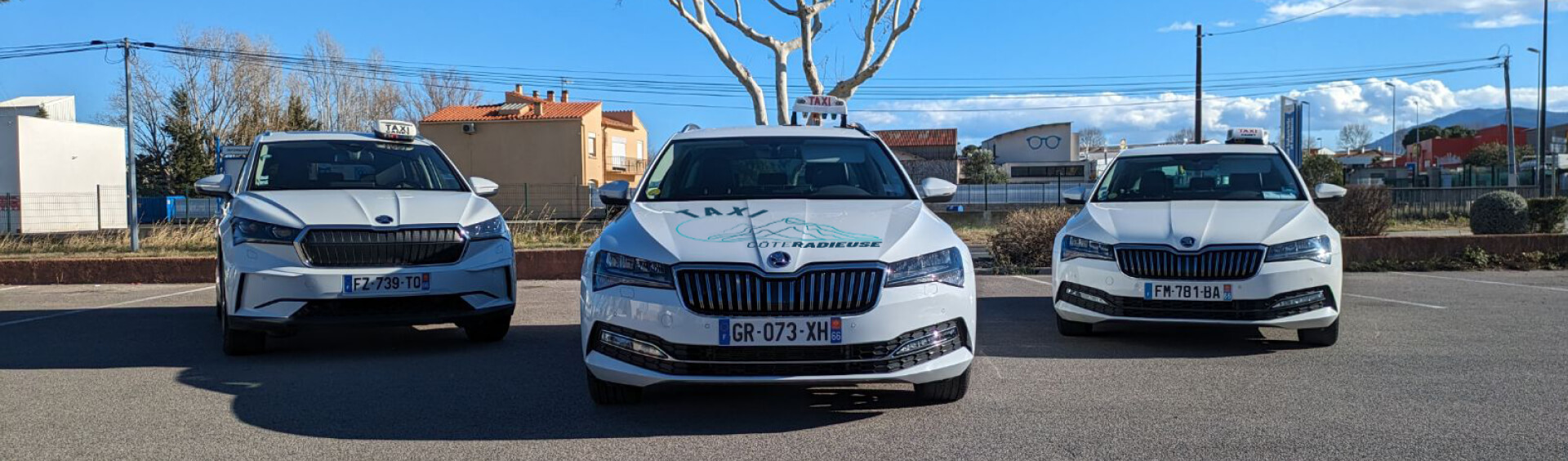 flotte de trois véhicules de taxi cote radieuse, saint cyprien et canet en roussillon